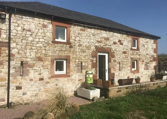 Cosy 2-Bed Cottage With Garden Near Carlisle