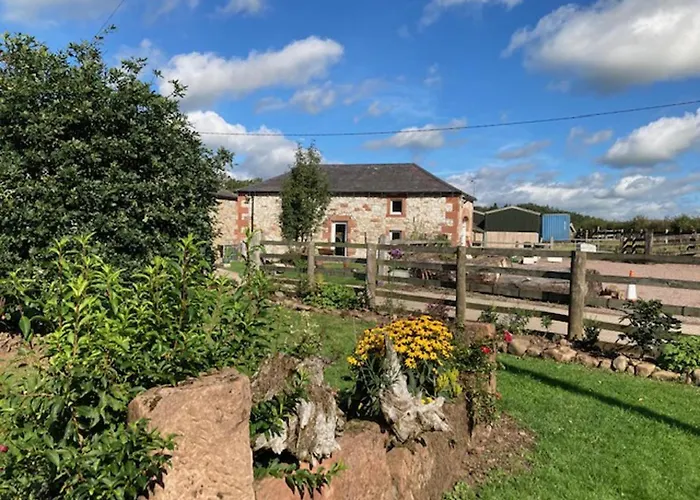 Cosy 2-Bed Cottage With Garden Near Carlisle