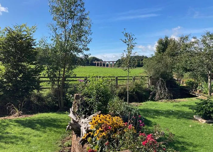 Cosy 2-Bed Cottage With Garden Near Carlisle
