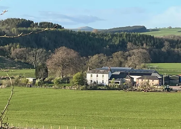 Cosy 2-Bed Cottage With Garden Near Carlisle